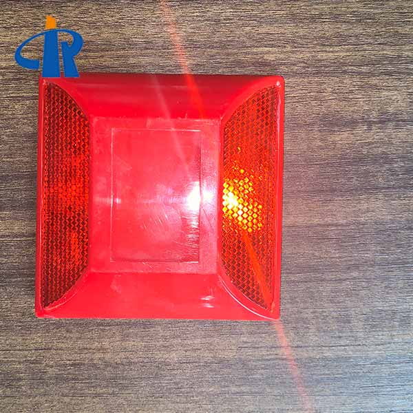 <h3>270 Degree Road Stud Light Reflector For Park With Anchors</h3>
